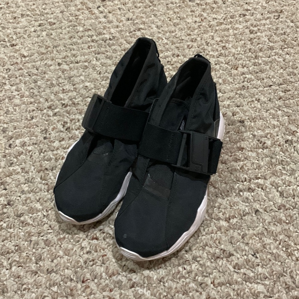 Black Nike shoes